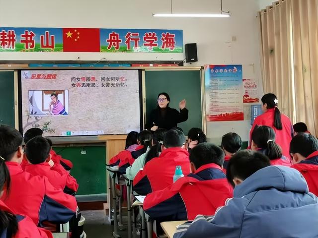 交流互助 共谋发展 四川省剑阁县开封中学赴剑阁县鹤龄中学交流