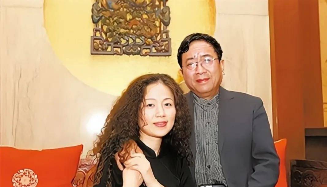 余光中曾经说过:中国散文,在朱自清和钱锺书之后,出了余秋雨