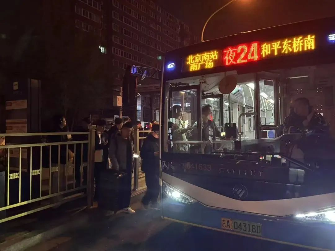 南站夜班公交.jpg
