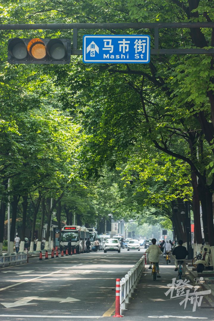 马市街[gf]2b06[/gf][gf]fe0f[/gf]再往前是马市街,也是一条南宋时