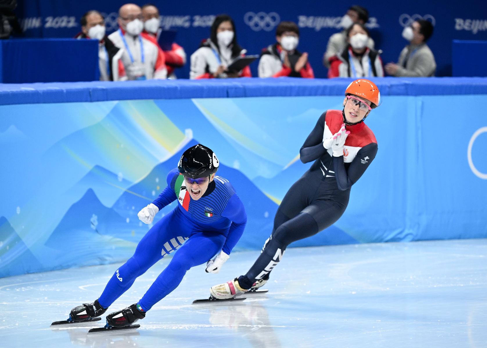 (北京冬奥会)短道速滑——女子500米决赛:意大利选手阿里安娜·方塔纳