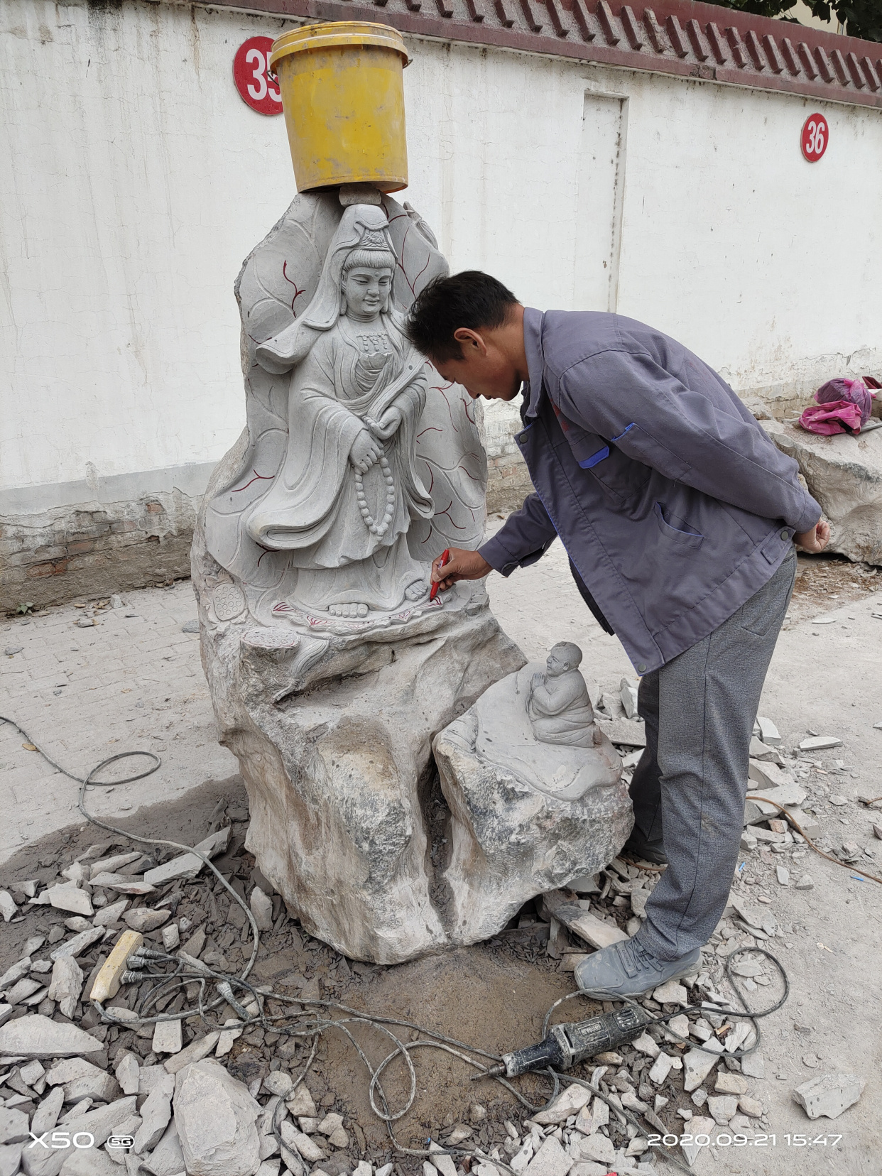 石雕厂雕刻师参加比赛