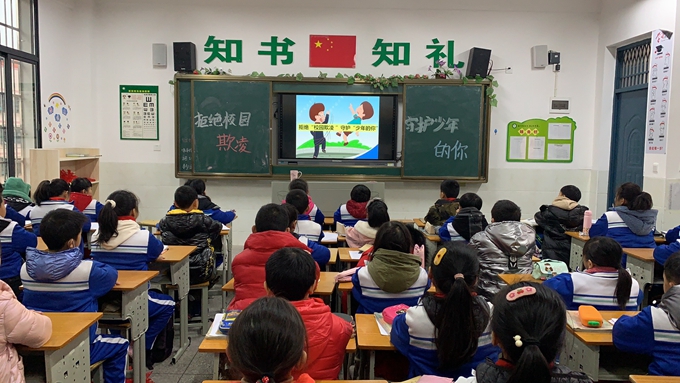 平江新城学校:"检察蓝"进校园 守护少年的你