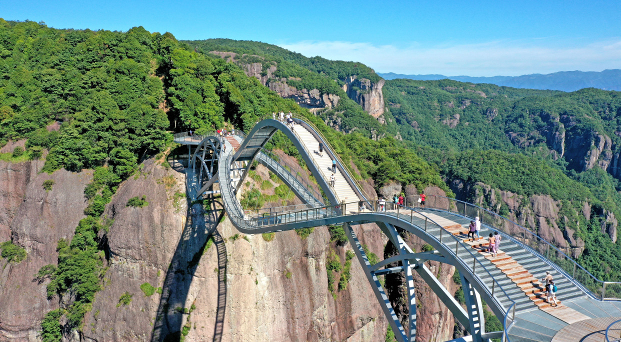 浙江仙居:神仙居景区迎来了暑期客流高峰