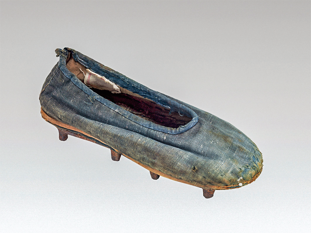 高秀英过雪山穿的防滑钉鞋|红色文物中的长征