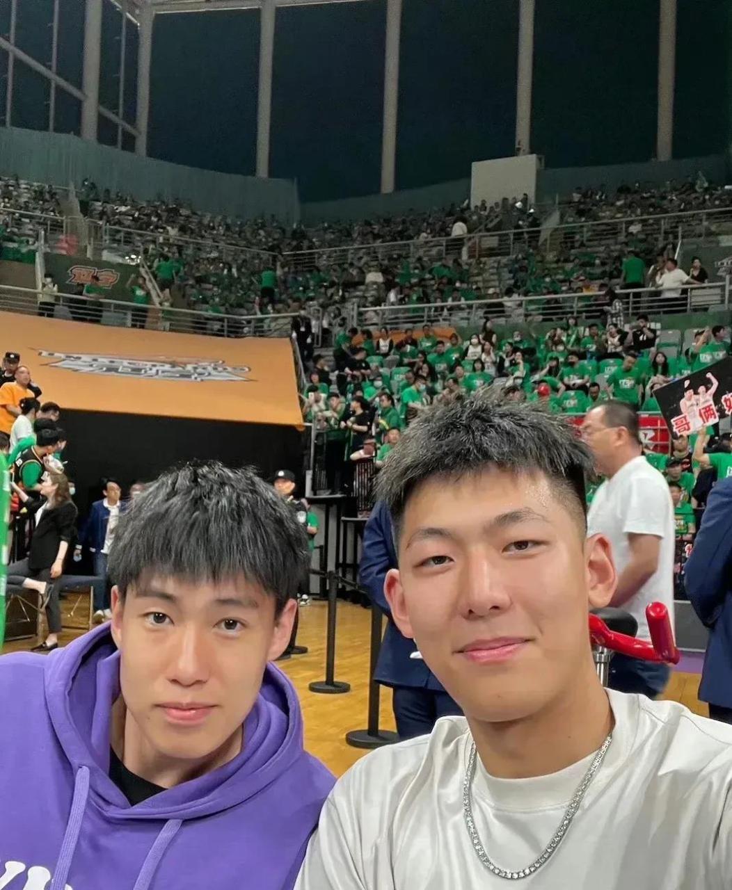 辽宁刚夺冠就开始就开始清理人,据传吴昌泽丛明晨都要离队,吴昌泽去