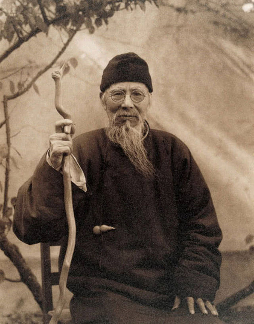 "千斤大力王"王子平有多厉害,只需握握手,对方就取消比赛