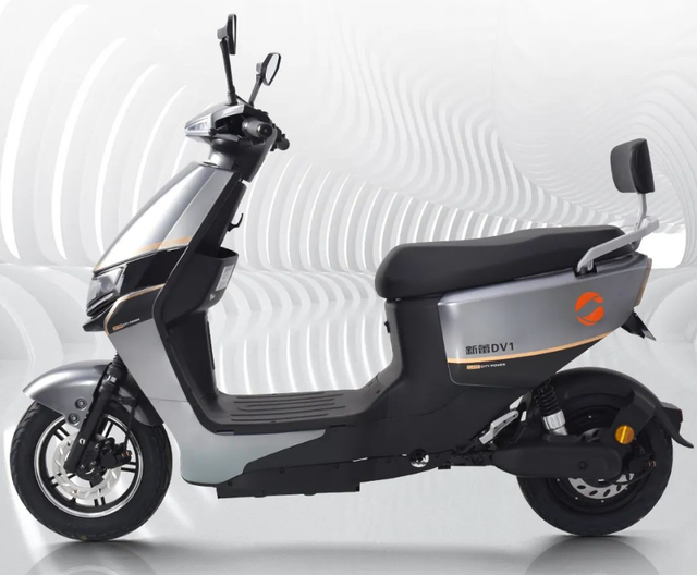 续航超百公里,新蕾dv1电动车测评:不需要驾照,主打接娃,代步