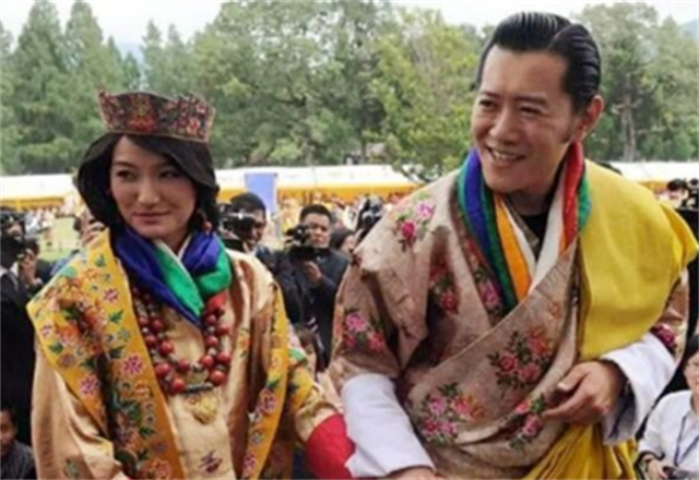 不丹没有童话:国王废除一夫多妻制,私下却因出轨痴情人设崩塌