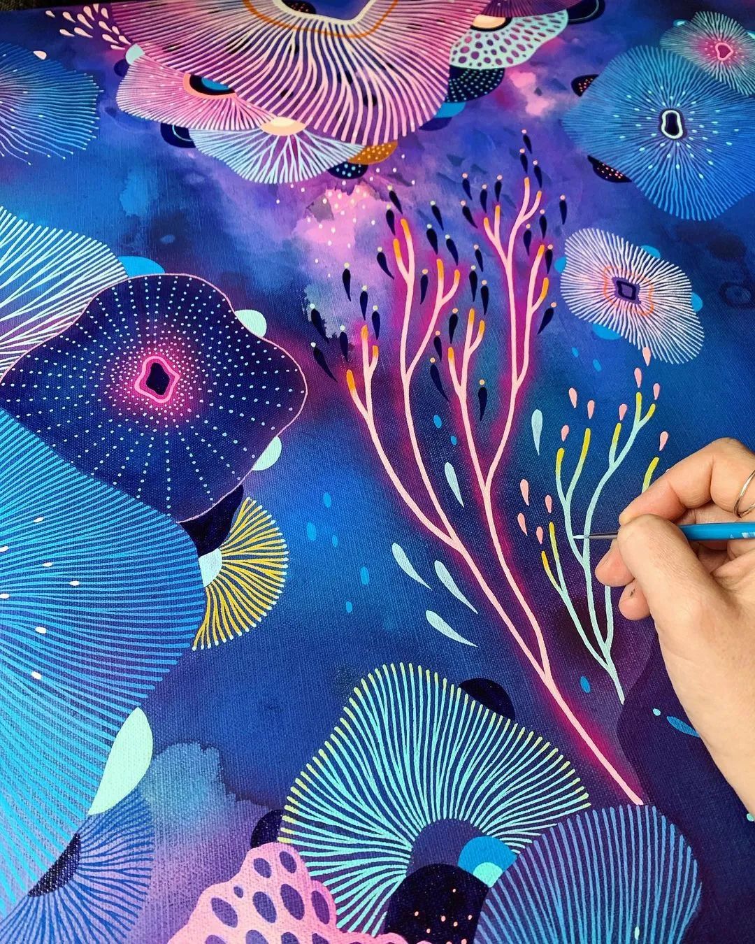 她用线条水彩画出最具想象力的梦幻世界,细腻绝美逼人!跪了