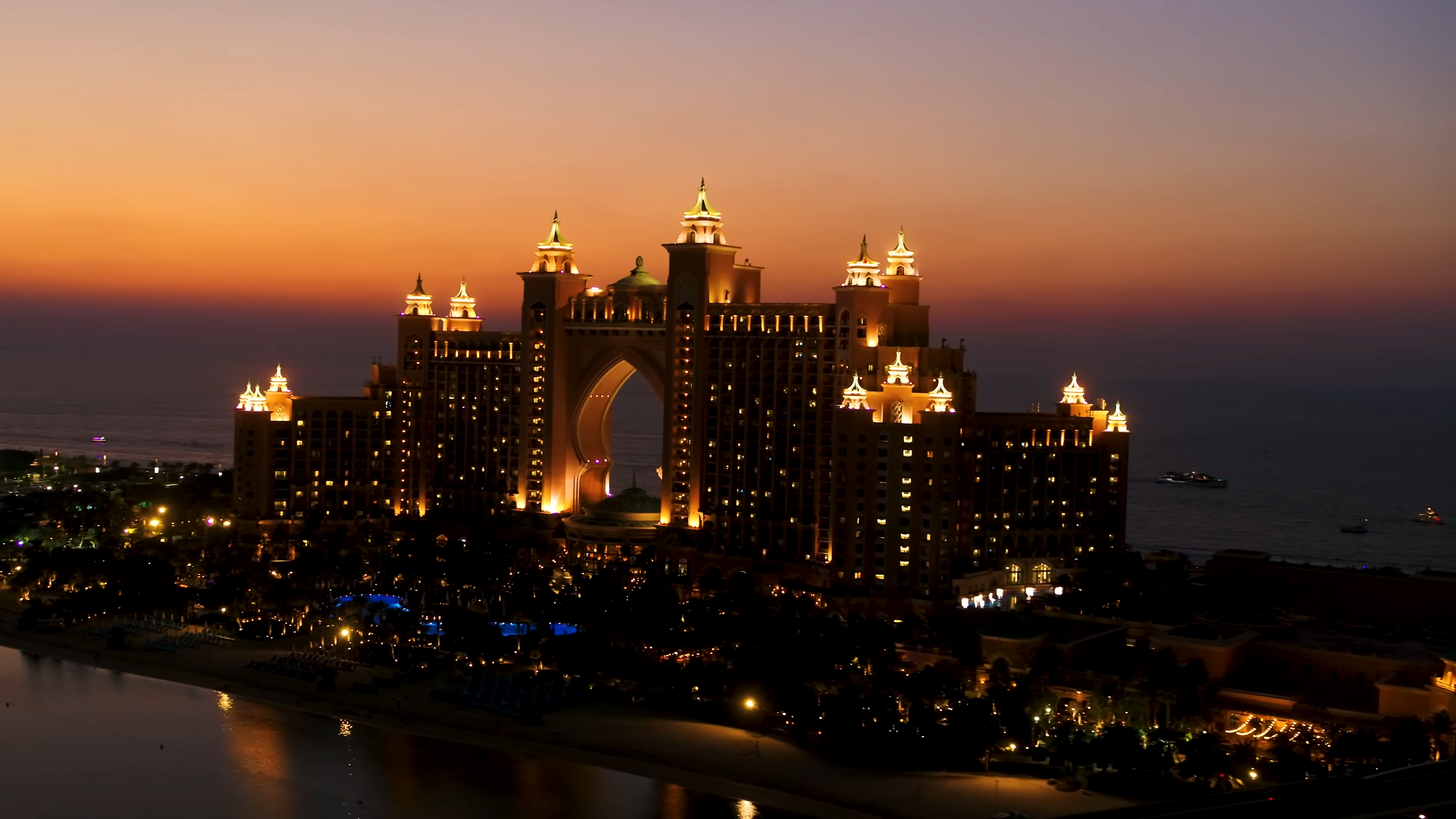 畅游亚特兰蒂斯饭店:奢享天堂岛的豪华度假之旅