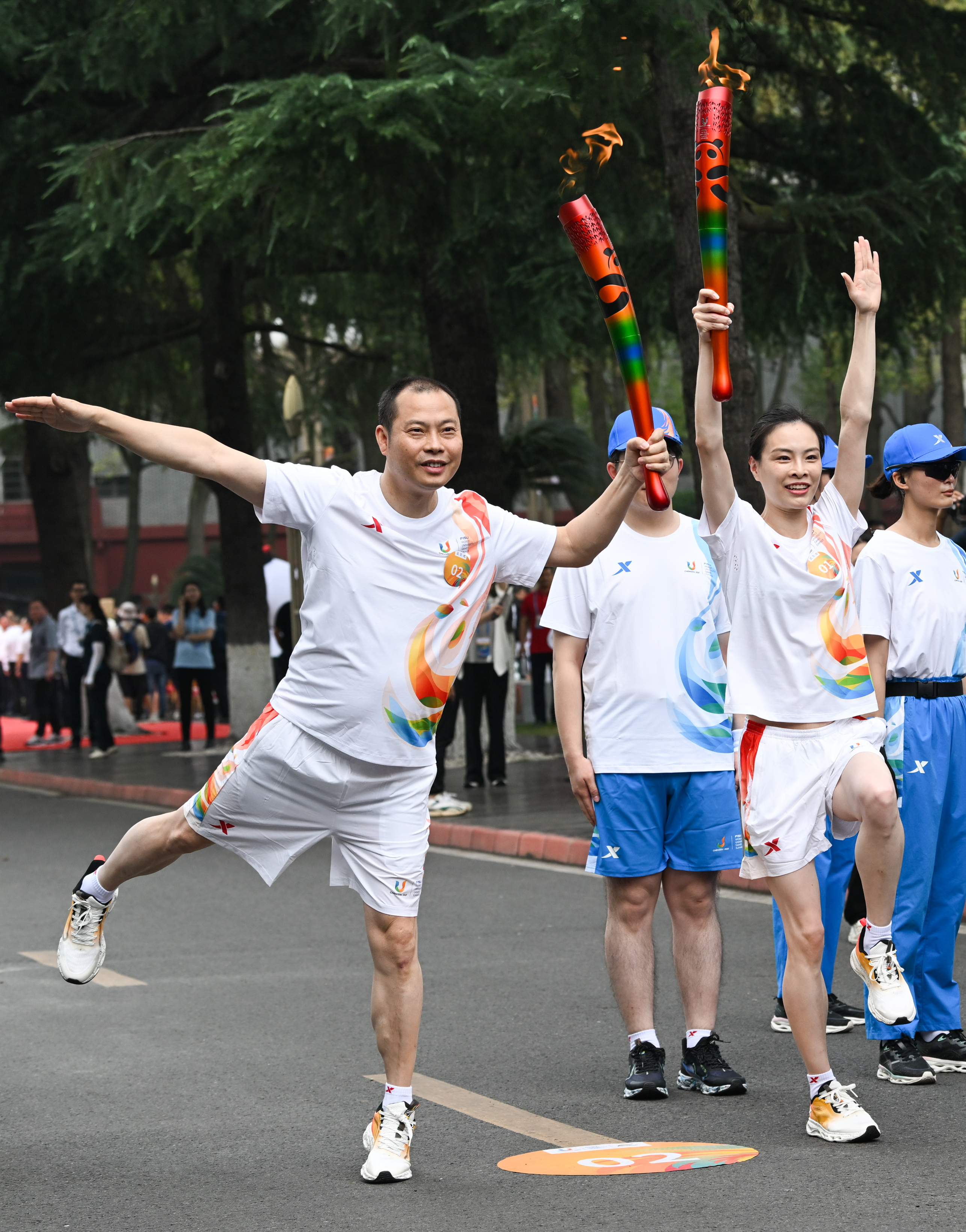 成都大运会火炬传递成都站举行(2)