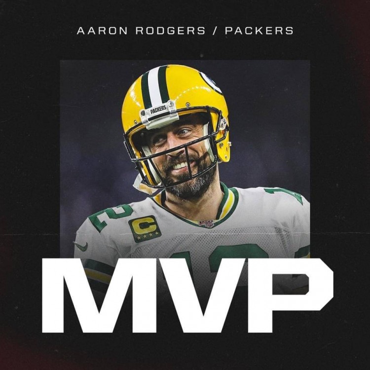 字母哥祝贺阿隆-罗杰斯当选nfl常规赛mvp