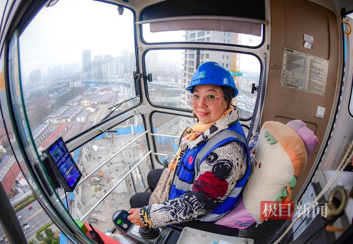 塔吊女司机:"云端"的不凡人生