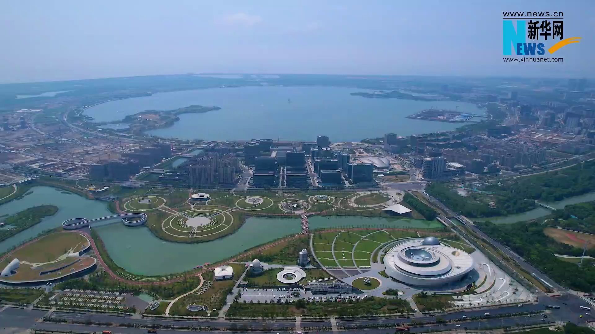 飞阅中国新城建设奋进曲上海自贸区临港新片区揭牌三周年