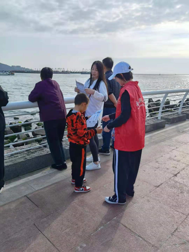 牛年伊始,120多名深圳中学学子组队"扮靓"南澳
