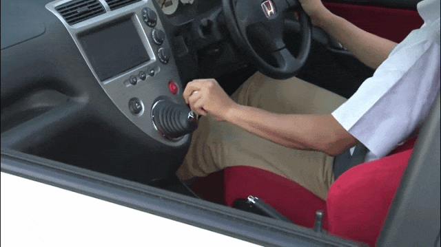 2026款大众POLO逆袭！手动挡+机械手刹是情怀还是无奈？-有驾