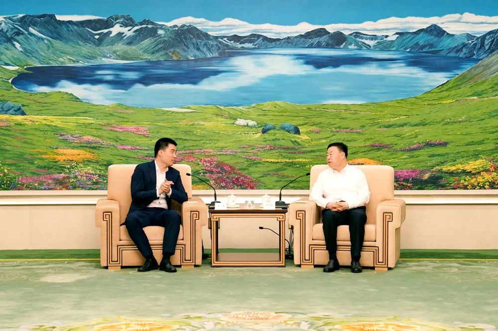 张恩惠王子联会见参加中国一汽成立七十周年系列活动嘉宾抢占新赛道