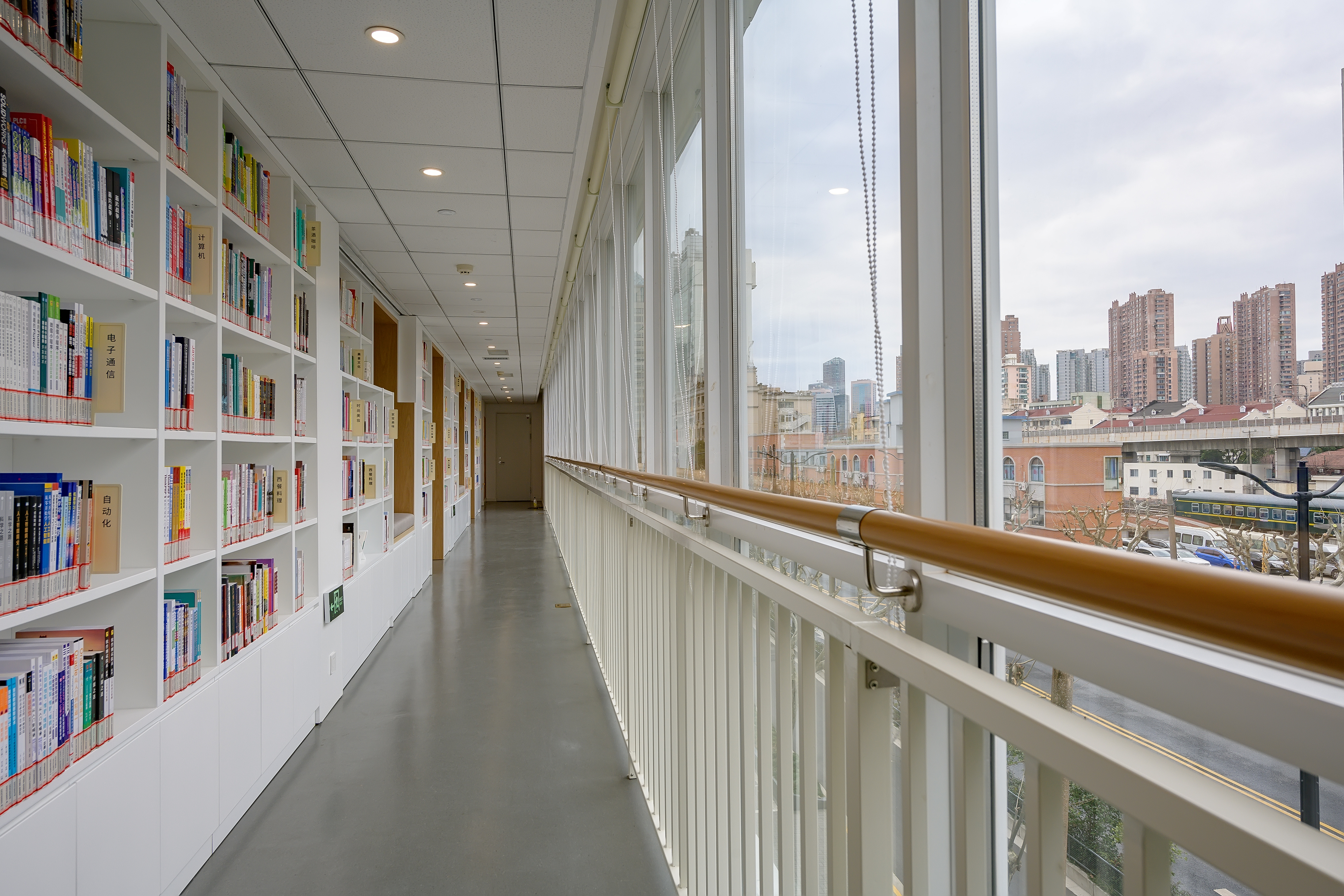 世界读书日,静安区图书馆天目路馆正式向读者开放