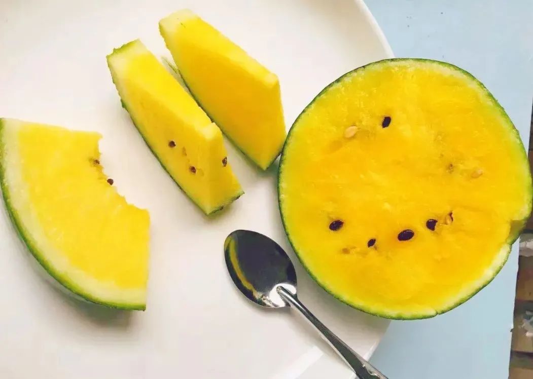 冰淇淋西瓜·咬一口汁水迸发像是夏日里猛扎进海水里那般爽快!