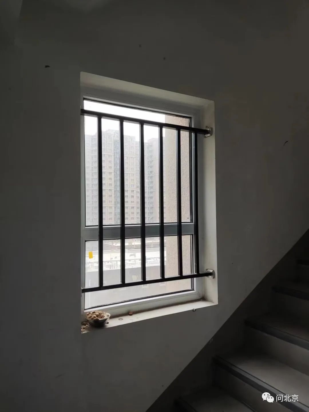 楼道的窗户是死的,不利于防疫?专家:是这么回事儿