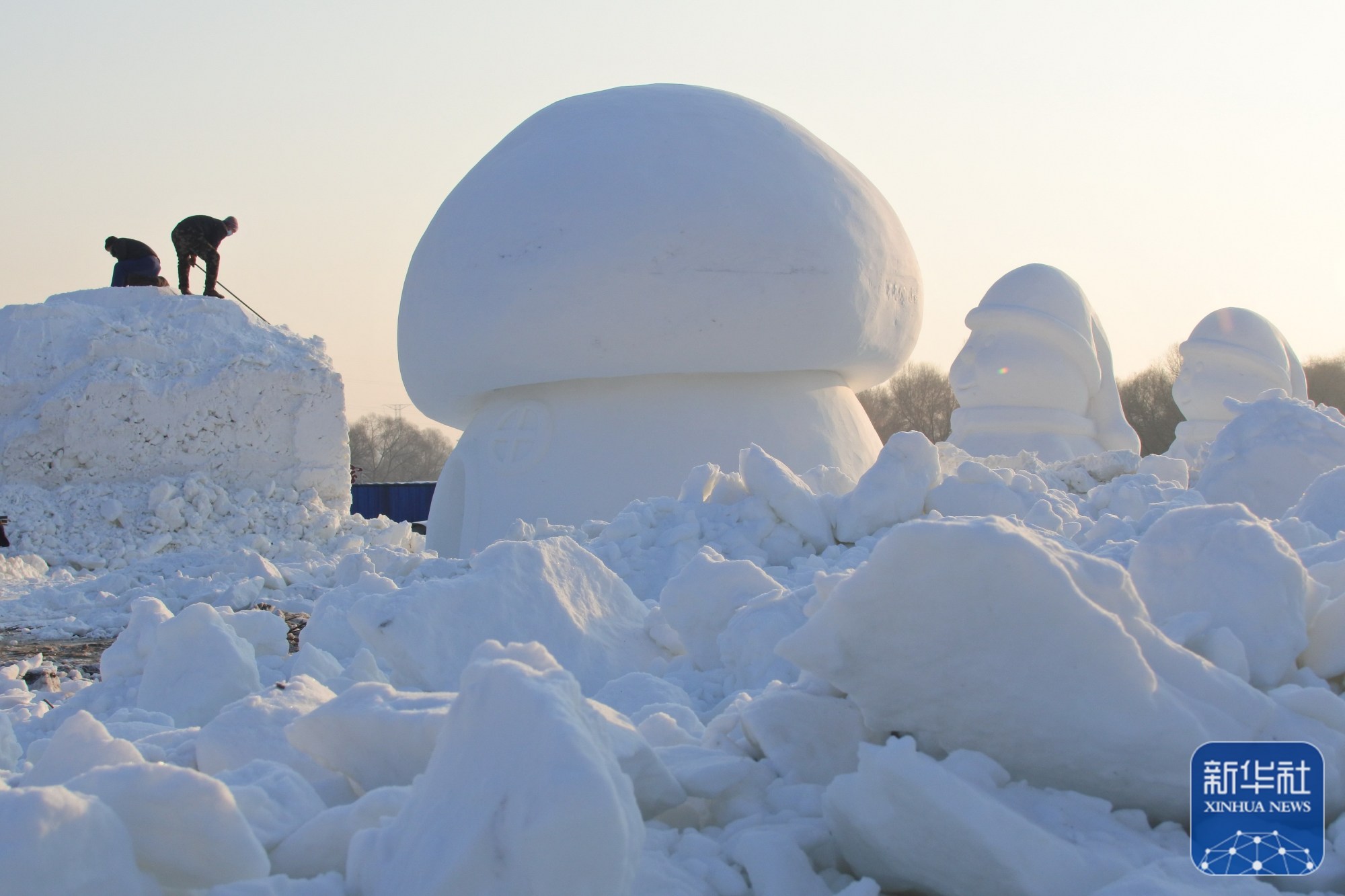黑龙江牡丹江雪堡进入作品雕塑阶段