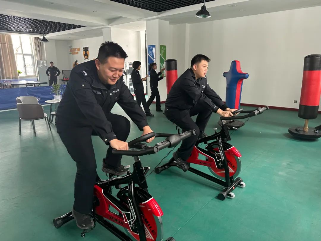 暖警工程聚警心   铸魂塑形强警魄——利通公安警营健身房正式启动!