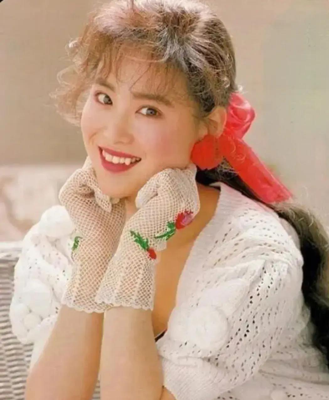 永远的偶像松田圣子,迷人少女漫画脸,三婚两离,晚年独女跳楼