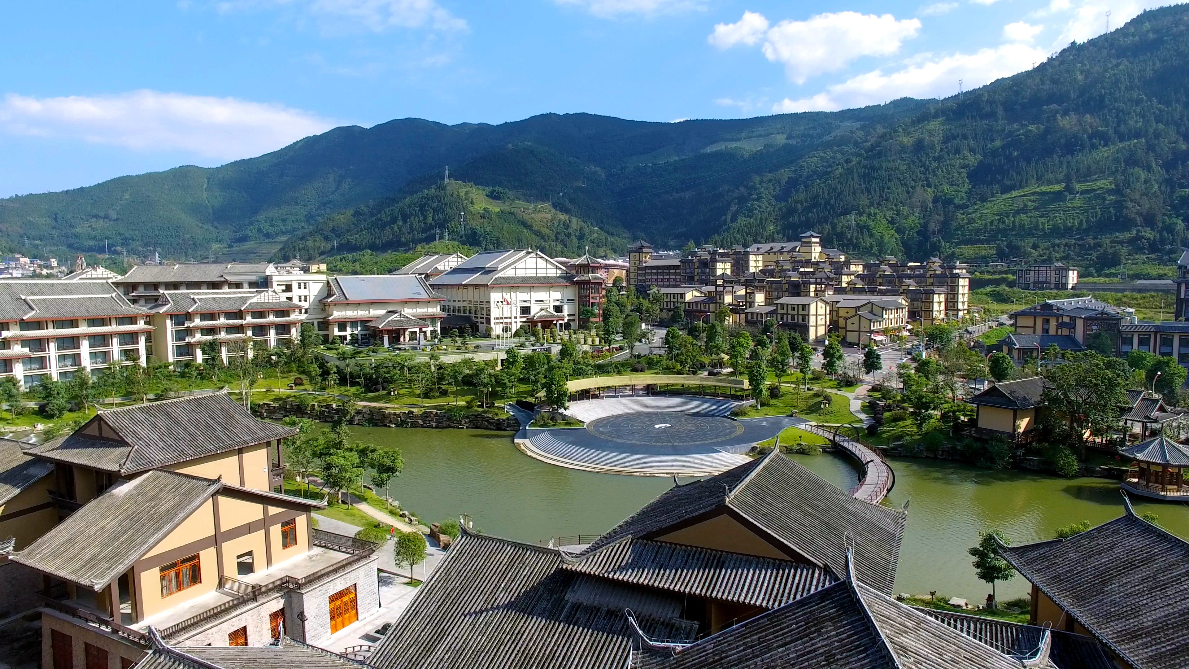 「h5长卷」屏边,一个山水环绕的地方