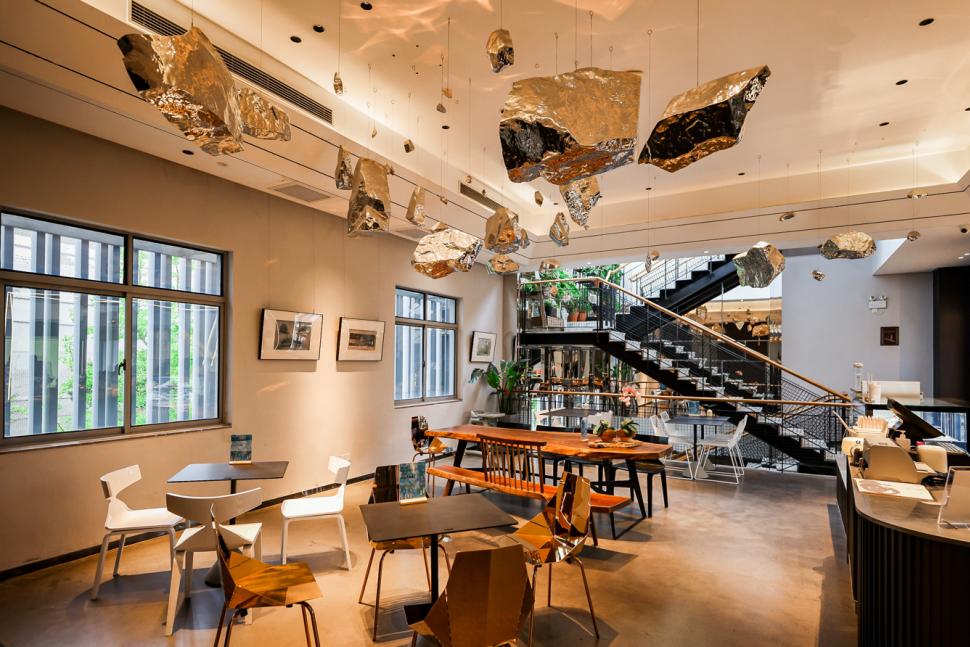 "喝杯咖啡,误入艺术馆?"这家很"哇塞"的咖啡馆就是