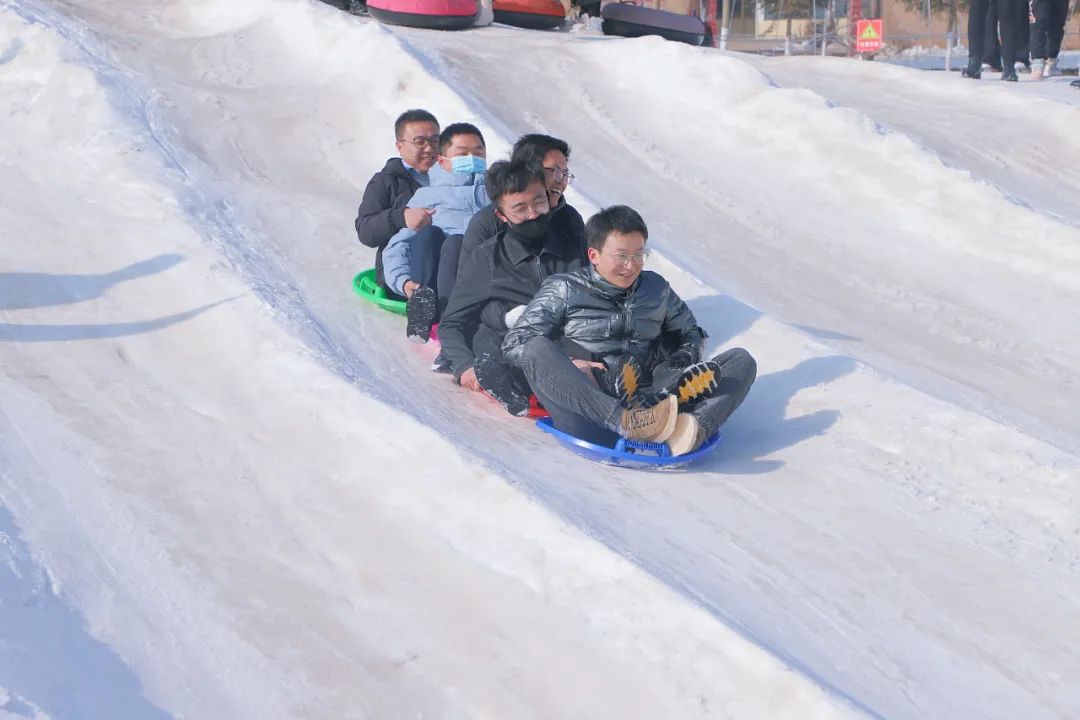 助力冬奥会 共筑冰雪梦—渭源县法院开展滑雪主题党日活动