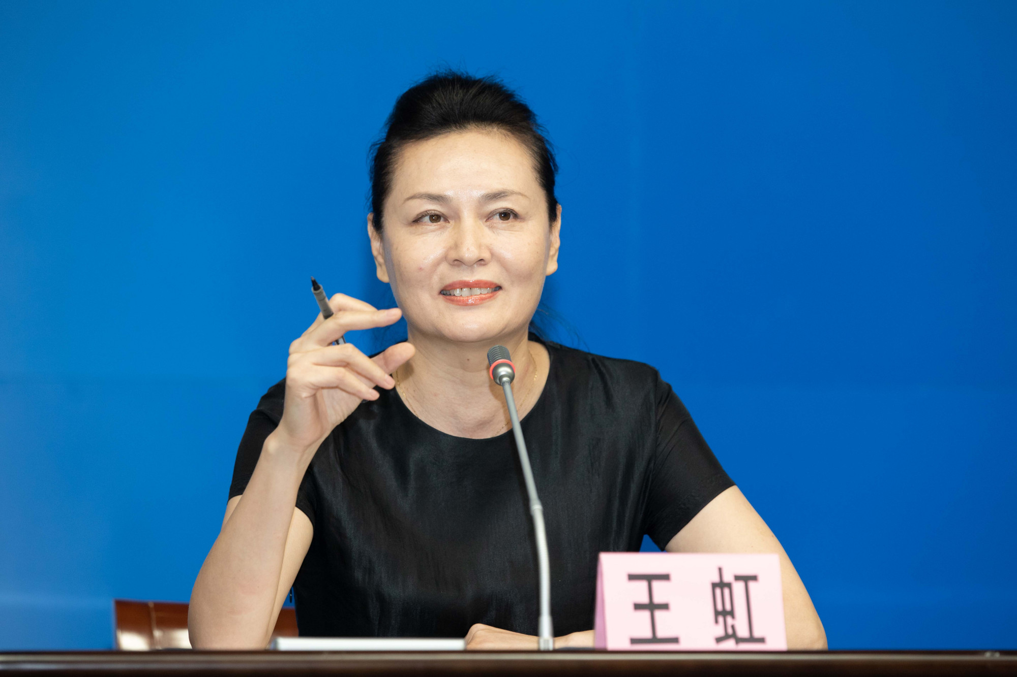 艺术家谈疫情防控|王虹:因为读书,人生更精彩