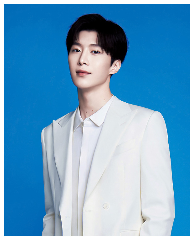 小丞少爷蓝底白衣证件照素材有 女友粉速来打印放进钱包吧