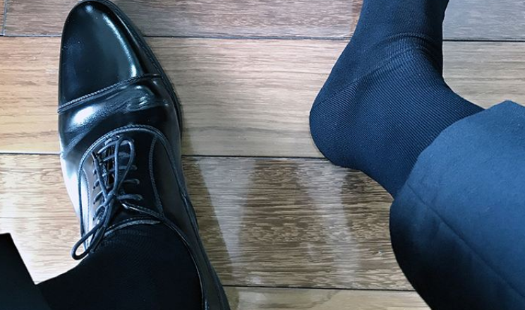 为什么很多人都喜欢穿黑袜子