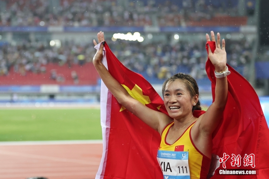 (成都大运会)女子10000米决赛:中国队选手夏雨雨夺冠