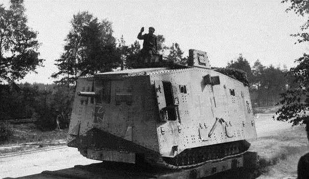 德国装甲始祖,路上移动要塞a7v坦克