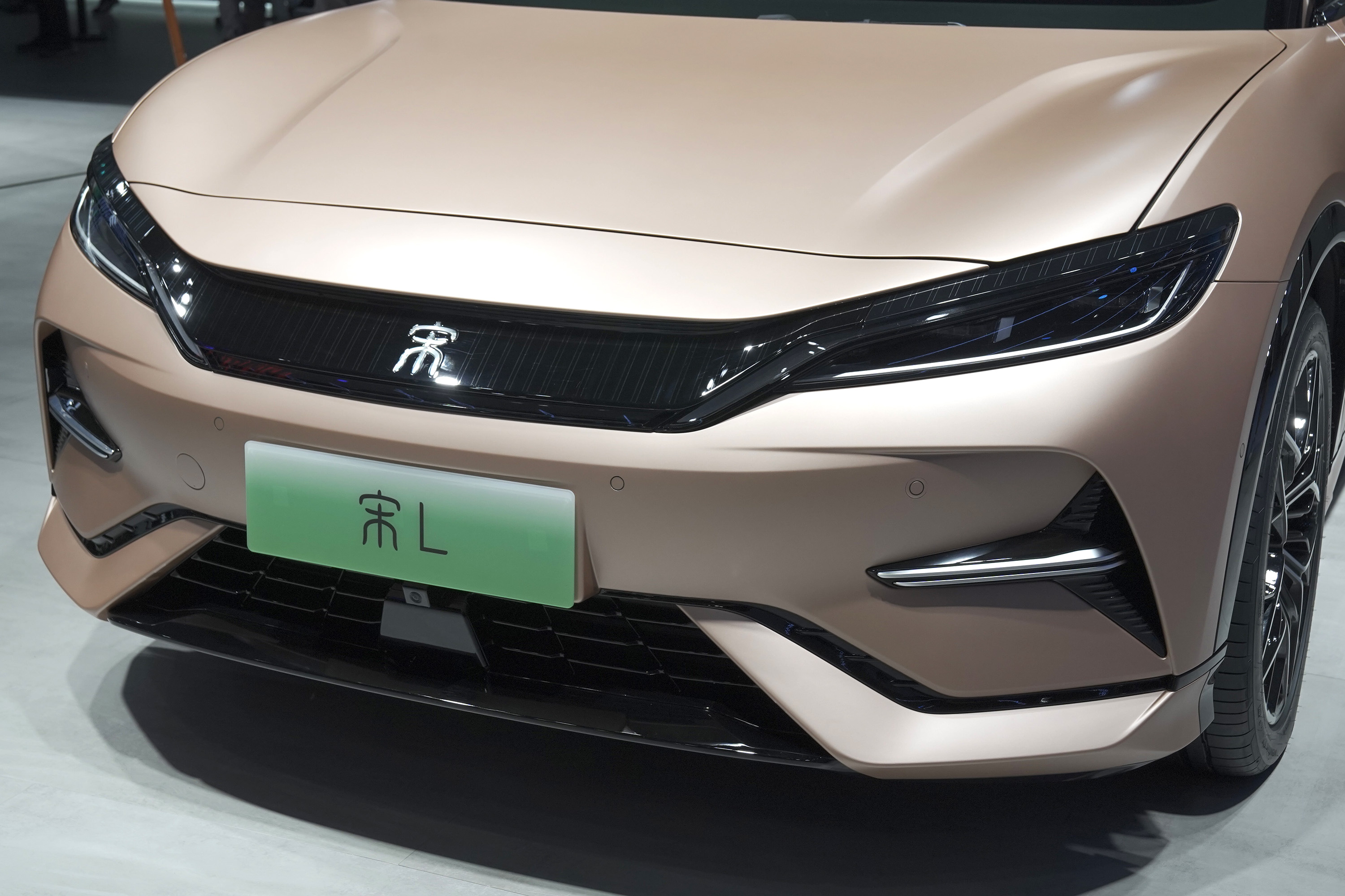 车展有料|龙颜美学/王朝系列新成员,实拍比亚迪宋l