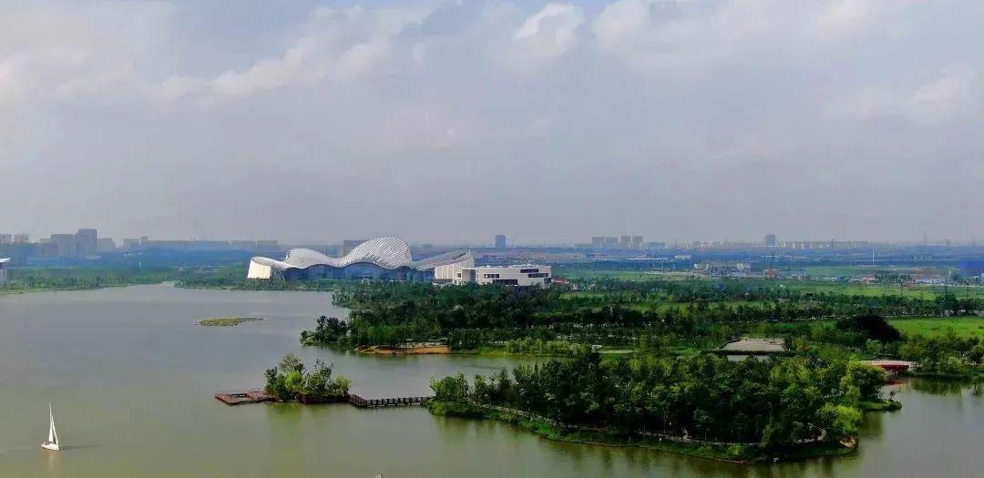 航拍紫琅湖苍翠夏色,请欣赏!