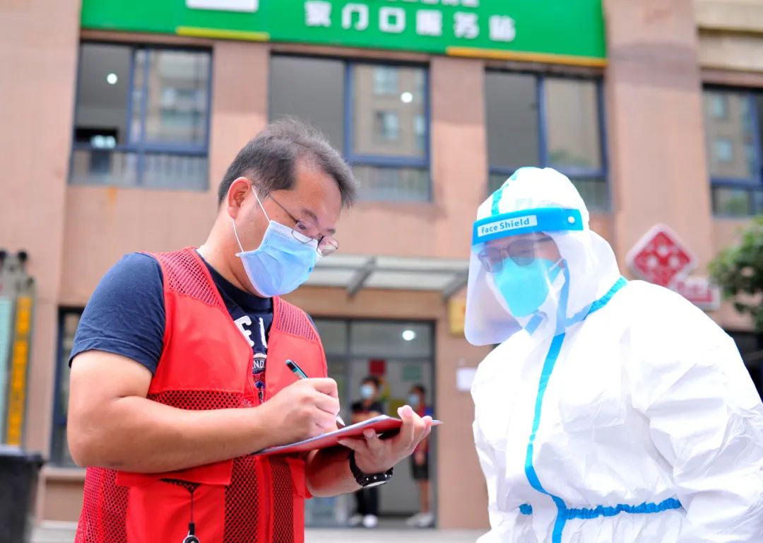 从心圆西苑到界龙花苑 过去近一个月的时间里 川沙新镇平安办工作