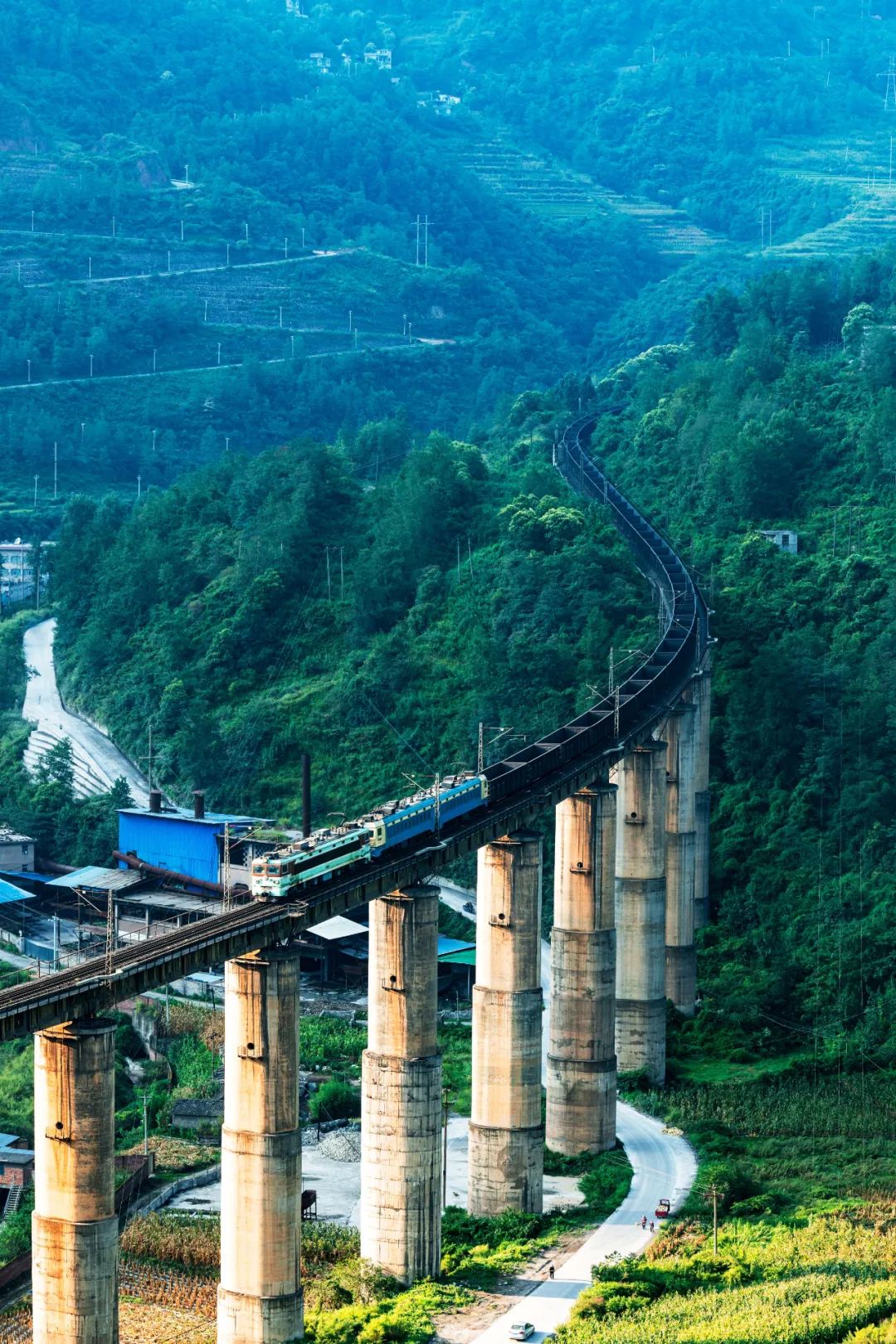 8752座桥如何飞越西南山河?