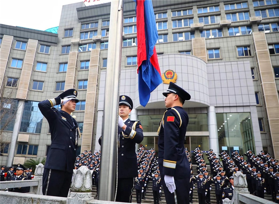 望城公安分局隆重举行庆祝中国人民警察节升警旗暨湖南公安荣誉章