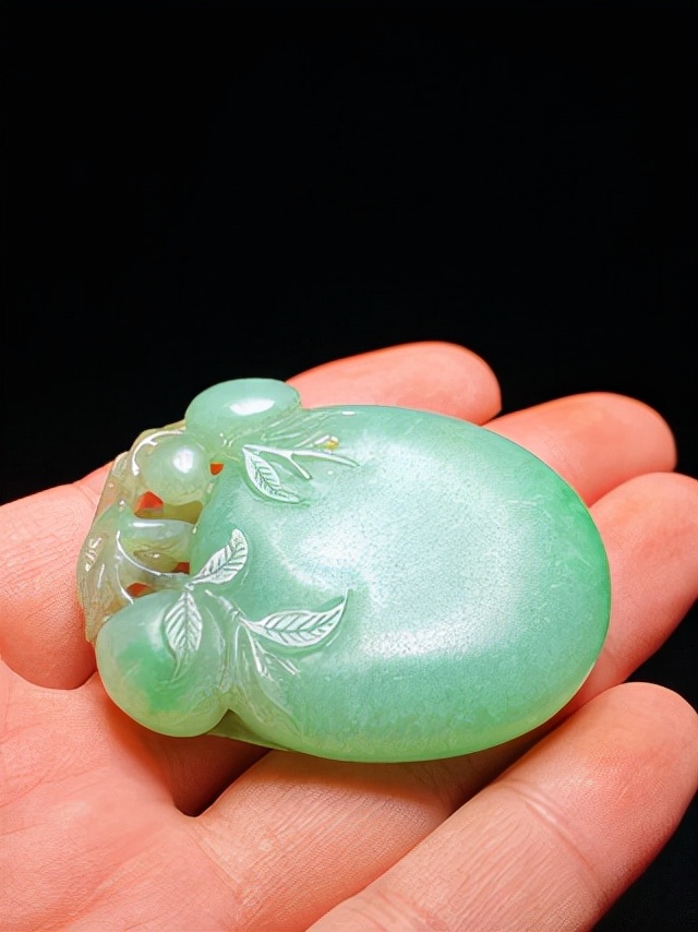 天然老坑翡翠 飘绿 桃形 玉佩 挂件把件