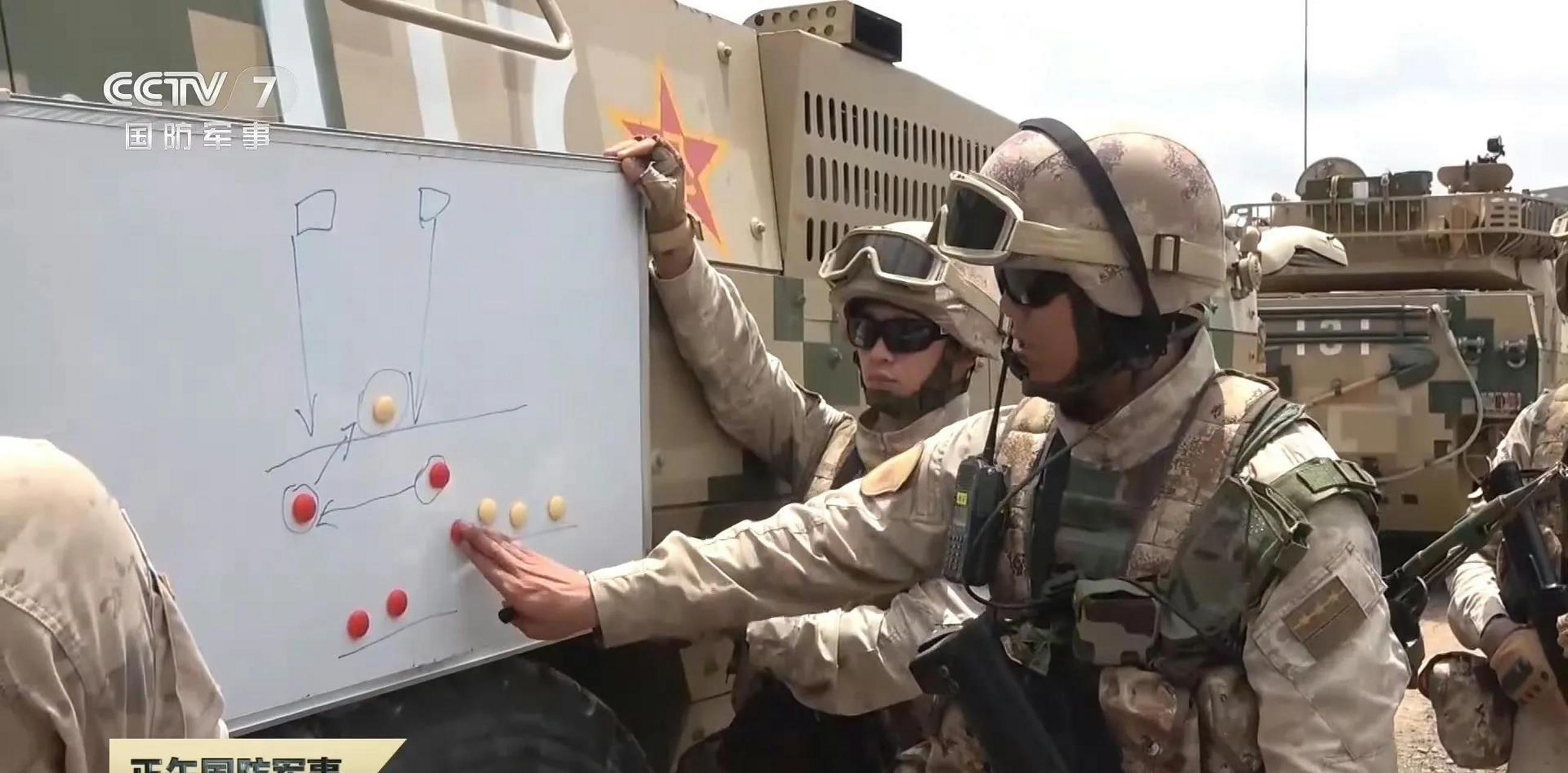 我驻吉布提保障基地实兵实弹演练 676767