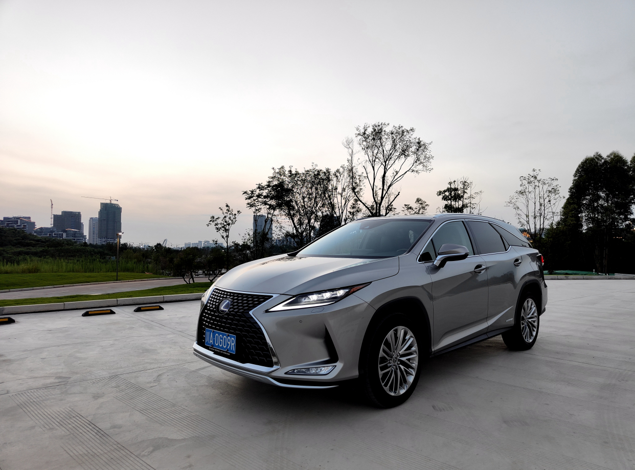 雷克萨斯rx450hl实拍,配3.5l混动动力