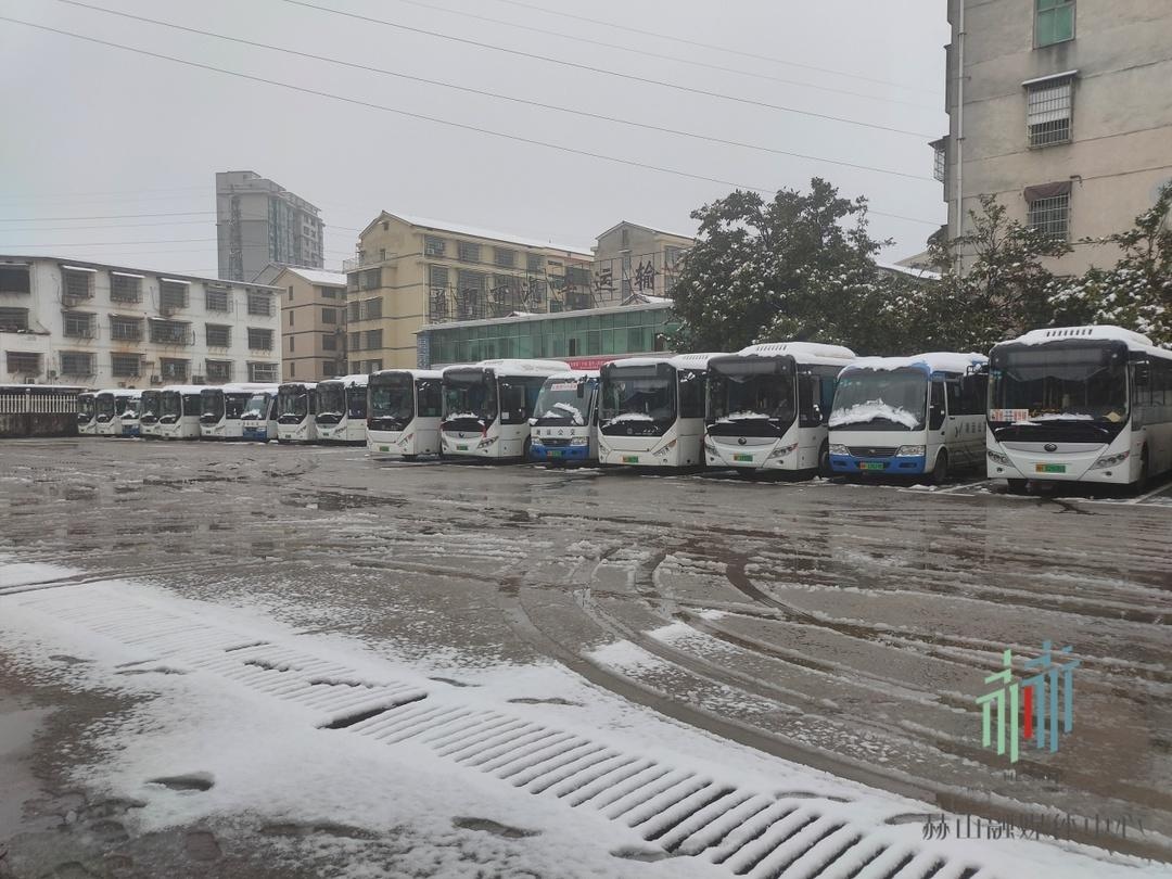 赫山区七里桥车站因雨雪冰冻暂停运营