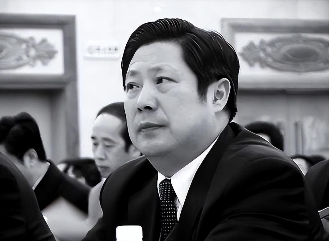 纪实:福建"猪哥勇""森林公园事件"闻名,藏2000黄碟,判无期
