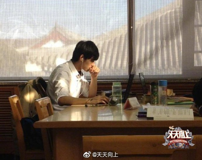 荣耀play产品经理参加天天向上:下代荣耀play最快下个月到来