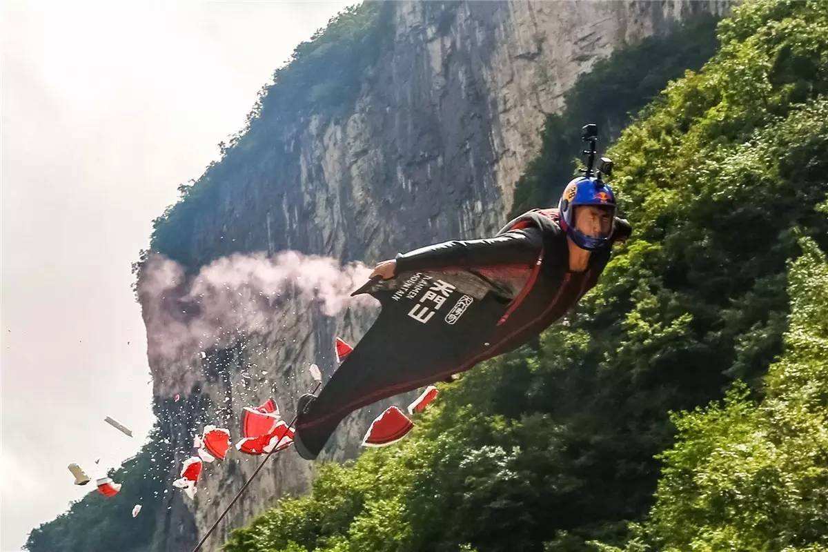 美国翼装飞行第一人:穿越张家界天门洞,是有史来最高难度一次!