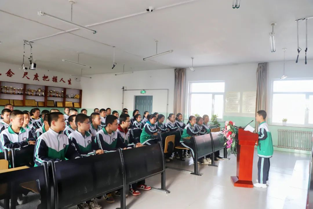 【亮诚信 展形象 开新局】让诚信之花香飘校园