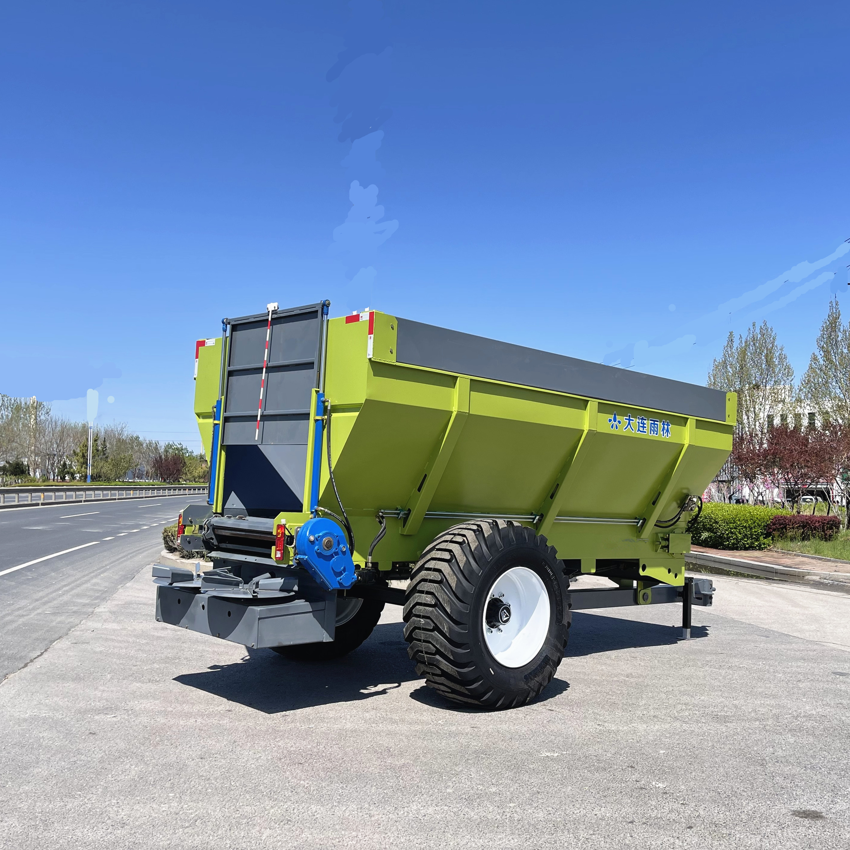 撒粪机施肥车,推进畜禽规模养殖粪污抛撒还田,助推农业绿色发展